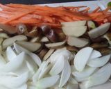 Foto del paso 1 de la receta: 🍟Papas🥔, cebollas🌰y zanahorias🥕salteadas🍟