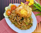 Foto langkah ke 5 dari resep Mie Goreng Ayam Kecap.