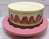 Foto langkah ke 10 dari resep Strawberry shortcake keto birthday cake.