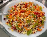 Une image de l'étape 15 de Salade de coquillettes aux carottes, tomates bicolores et oignon rouge.