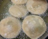 A picture of step 11 of Tuvar matar lilva ni kachori pigeon beans kachori hare tuvar aur matar ki kachori.