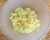 Póréhagymás-virslis saláta recept fázis 1 fotója