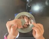 รูปขั้นตอนการทำที่ 3 ของ แกงส้มชะอมกุ้งสายบัว