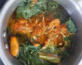 Foto langkah ke 3 dari resep Sayur santan daun singkong pedas.