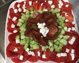 Une image de l'étape 8 de Salade aux deux tomates, concombre et feta sauce melfor.
