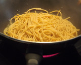 Foto del paso 2 de la receta: Atún rojo al ajillo con spaghetti integrales