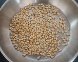 Foto del paso 3 de la receta Empanada de bonito, espinacas, tomates secos y piñones