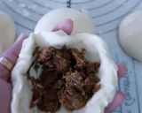 A picture of step 4 of Bakpao Isi Rendang (Steamed Buns with Rendang filling).