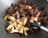 Foto langkah ke 4 dari resep Tumis Jamur Kuping Tahu Tempe.
