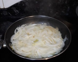 Foto del paso 1 de la receta: Tortilla de cebolla tierna con brotes de brócoli