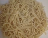Foto del paso 1 de la receta: Pasta cremosa con calabacín y ajo