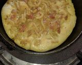 मिनी मॅगी नूडल्स पिझ्झा विथ एग (mini maggi noodles pizza with egg recipe in marathi) रेसिपी स्टेप 6 फोटो