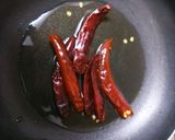 A picture of step 1 of Red chili garlic chutney.