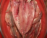 Foto del paso 4 de la receta Jurel del estrecho con anchas al horno