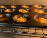 Foto langkah ke 3 dari resep Cheese Egg Muffin.