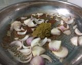 A picture of step 3 of Scallop And Okra With Green Curry.
