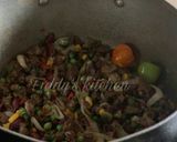 A picture of step 4 of Minced meat fried rice & easy coleslaw.