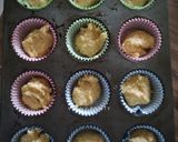 Foto langkah ke 4 dari resep Simple Cupcakes with icing vanilla flower decoration ala Venny.