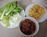 Hình bước làm 1 của món Mì trứng xào thịt bò