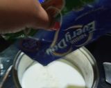 A picture of step 2 of Milk powder hot coffee.