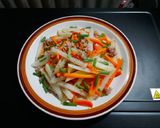 Hình bước làm 3 của món Su hào xào cà rốt thịt xay