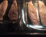 Foto del paso 1 de la receta: Pescadilla con guisantes en salsita de tomate casera ¡cena en 15 minutos!