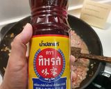 Gambar langkah 6 resipi Phat Kaphrao Daging Cincang.
