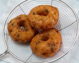 A picture of step 9 of Medu Vada.