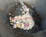 Foto langkah ke 4 dari resep Tumis sawi hijau telur.