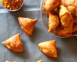 A picture of step 4 of Farsan samosa.