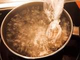 Gulas, setas y huevo poché