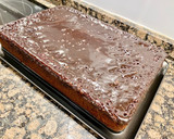Foto del paso 9 de la receta: Tarta de chocolate muy húmeda con cobertura cremosa