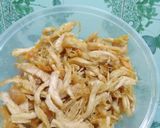 Foto langkah ke 3 dari resep Ayam Suwir Pedas.