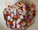 Foto langkah ke 2 dari resep Tongkol Suwir Sambal Matah.