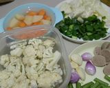 Foto langkah ke 1 dari resep Sayur Sop Spesial Kembang Kol.