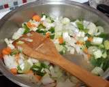 Foto del paso 3 de la receta: Pollo guisado con alcachofas