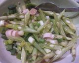 Foto langkah ke 2 dari resep Dadar Sosis Buncis.