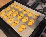 Une image de l'étape 9 de Galettes de maïs « crânes » au parmesan et origan.