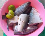 Foto langkah ke 1 dari resep Ikan Goreng Acar Kuning.