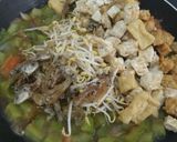 Foto langkah ke 3 dari resep Tumis pare toge tahu tempe teri.