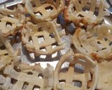 Foto del passaggio 5 della ricetta Cestino di pasta sfoglia con cotechino e lenticchie