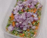 Foto langkah ke 2 dari resep 46. Acar Timun Wortel tanpa Cuka dari resep warisan keluarga.