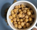 Foto del paso 1 de la receta: Medallones de garbanzos y lentejas rellenos con queso