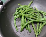 A picture of step 2 of Sauteed Green Beans.