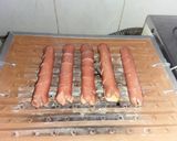 Foto langkah ke 5 dari resep Sosis Bakar Simpel dan Enak.