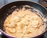 A picture of step 3 of Banana Rajgira Sheera.
