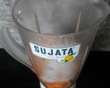 A picture of step 1 of Muskmelon shake.