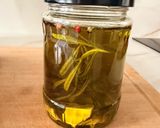 Foto del paso 4 de la receta: Aceite de romero