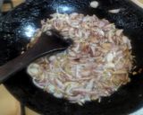 A picture of step 4 of Pyaaz Karele.