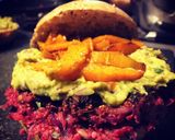 Une image de l'étape 6 de Burger de betterave / guacamole / frites de butternut.